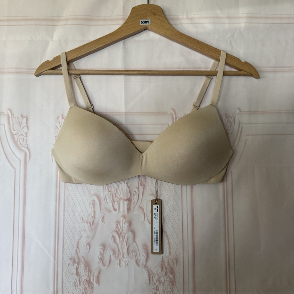 SKIMS Wireless Form Push Up Plunge Bra Size 32B In Sand NWT $54 Comfort